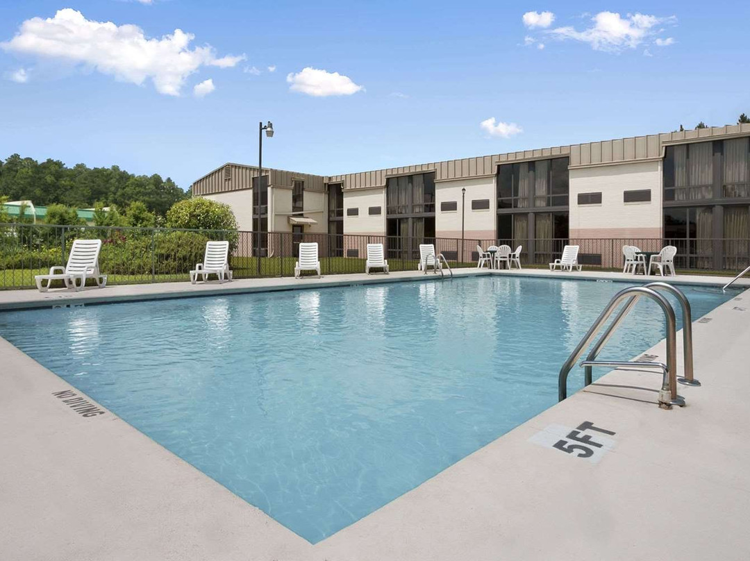 Days Inn by Wyndham Fayetteville-South/I-95 Exit 49主图