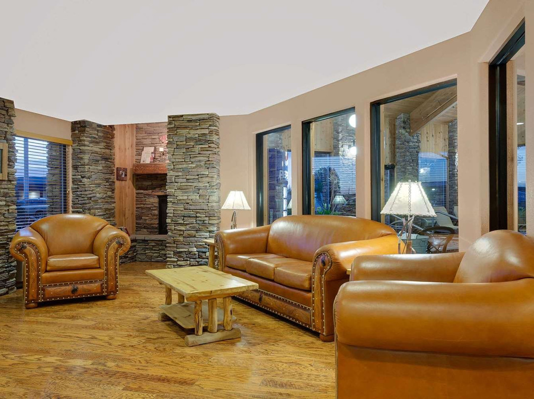 Pinedale Hotel & Suites主图