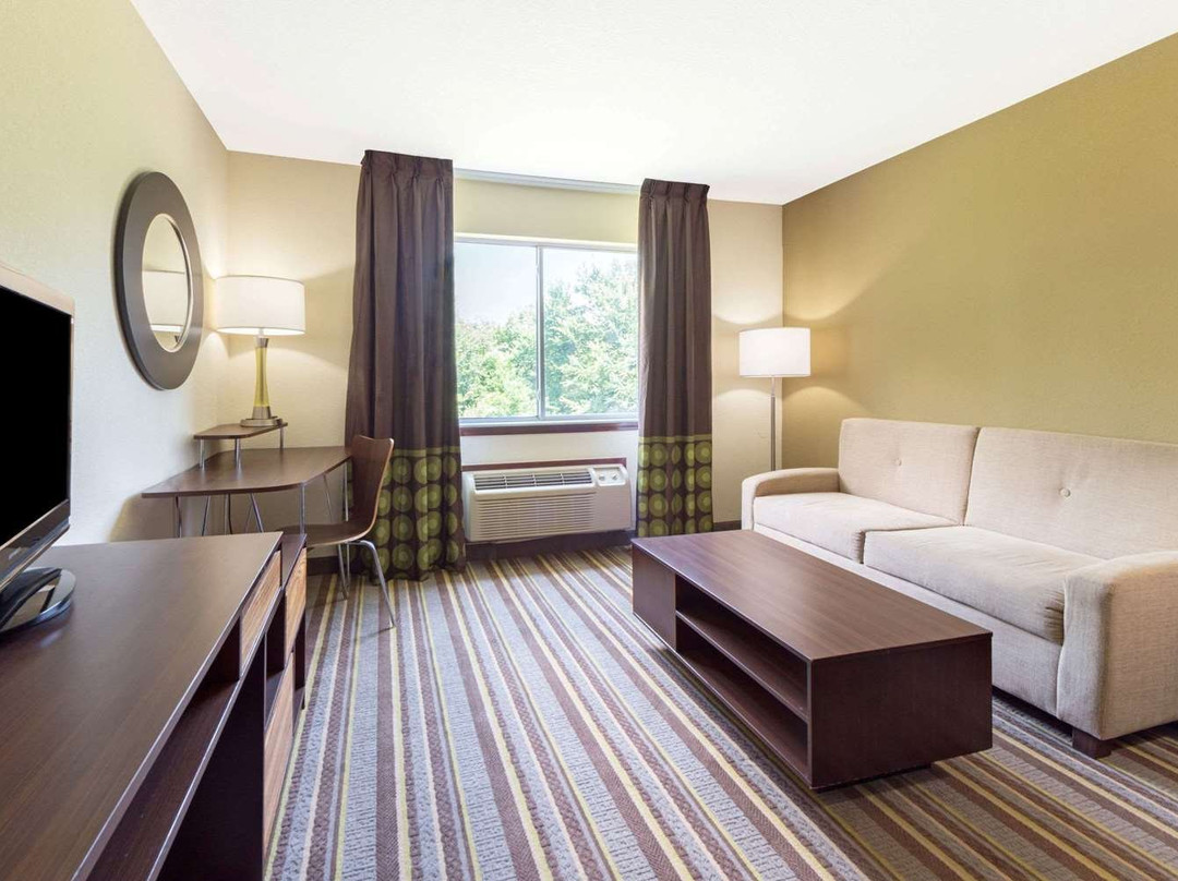 Super 8 by Wyndham Perry主图