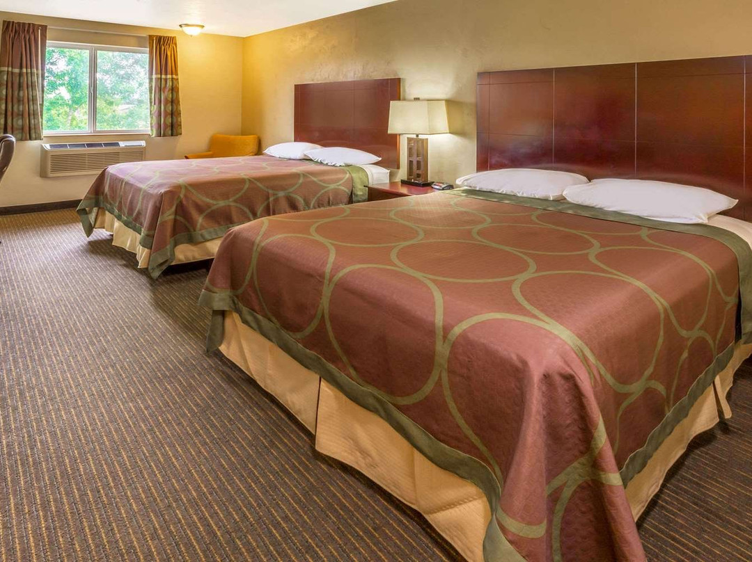 伍德伯恩速8酒店主图