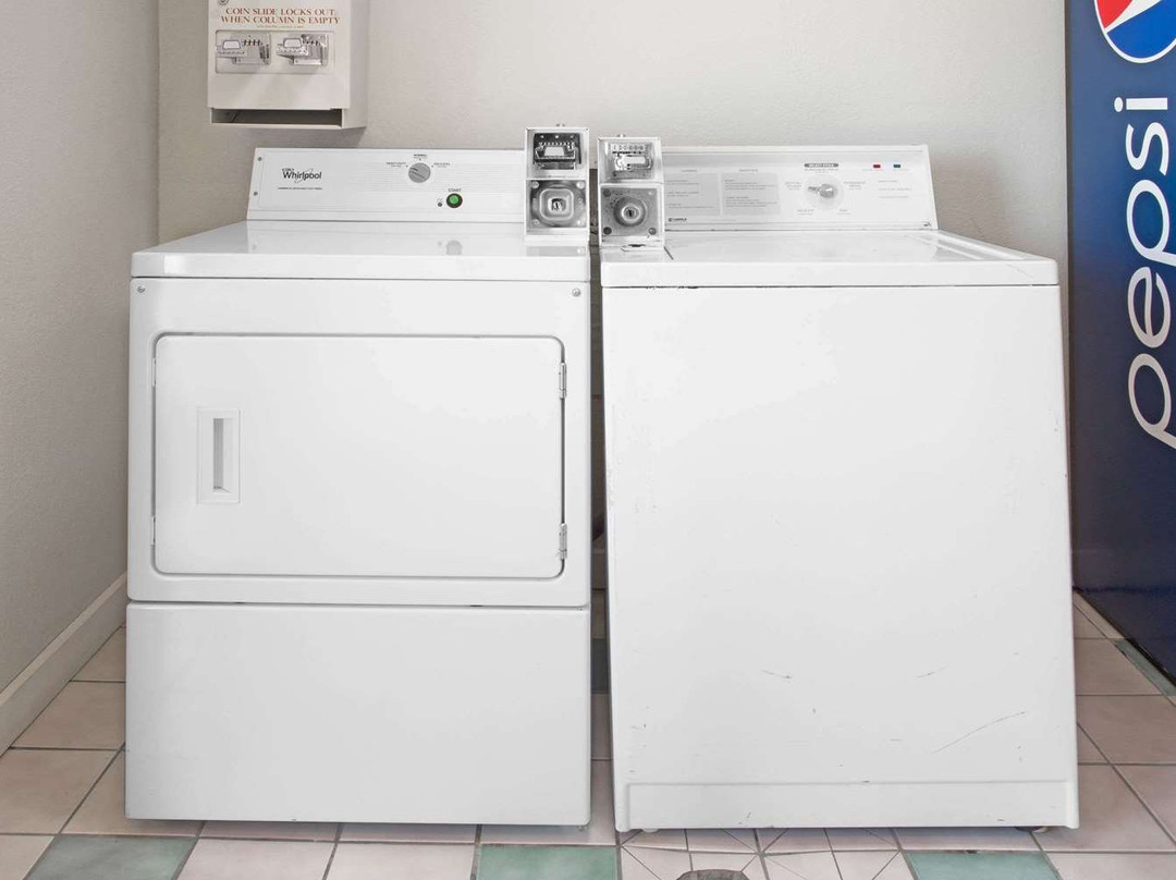 Super 8 by Wyndham Windsor/Madison North主图