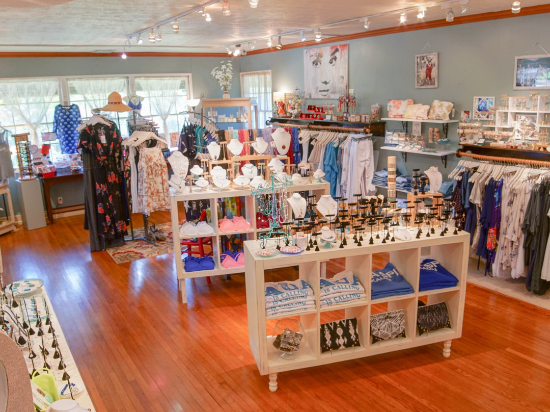 Cane Field Clothing & Gallery-利胡埃必去景点