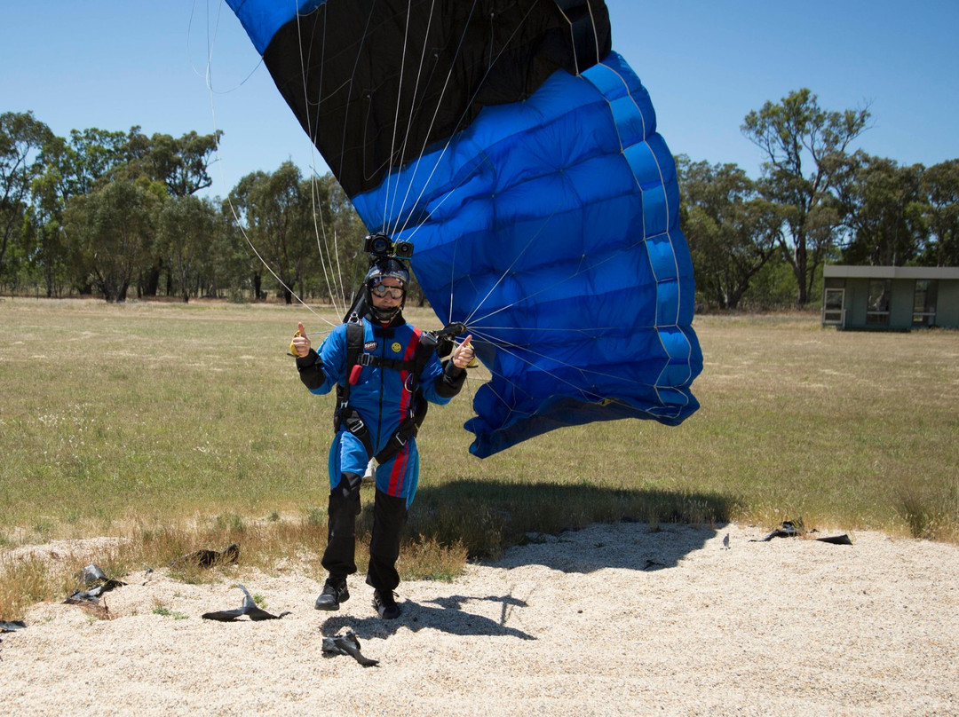 The Parachute School景点图片