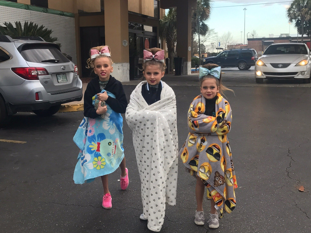 比洛克西/海洋温泉希尔顿恒庭酒店主图