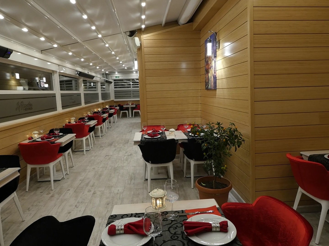 End Glory Hotel主图