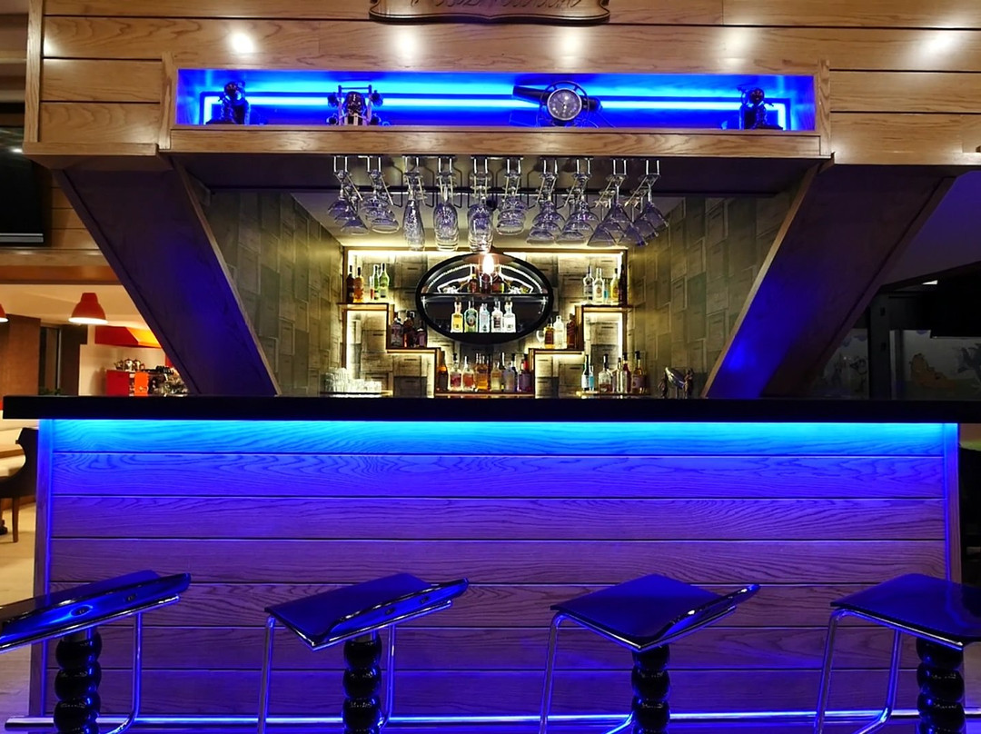 End Glory Hotel主图