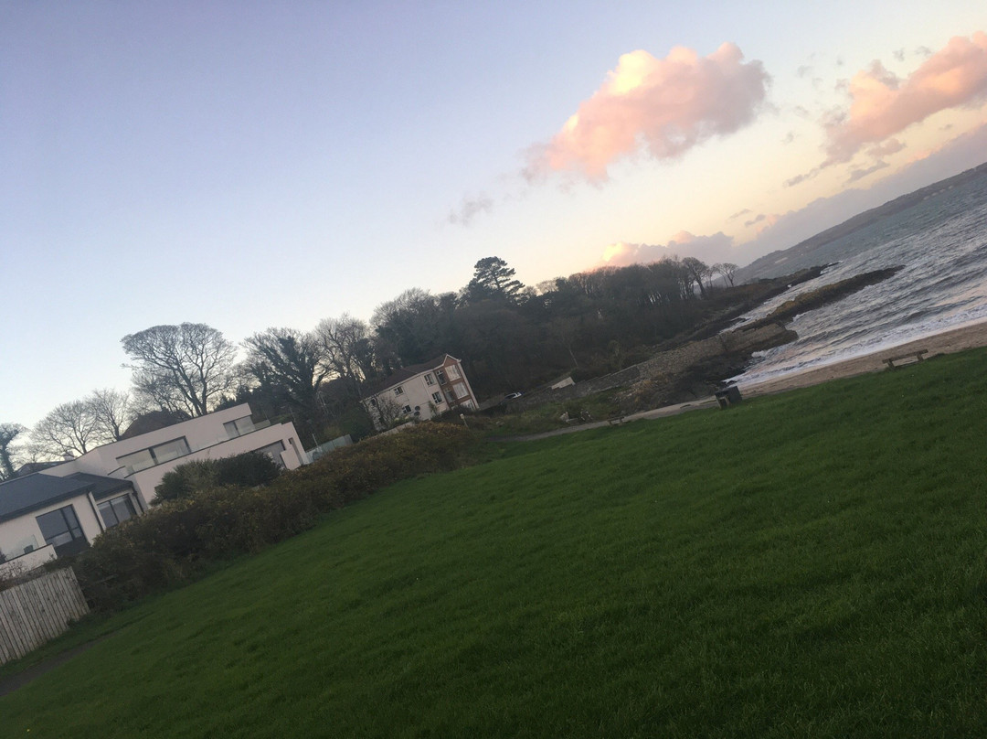 Helen's Bay beach景点图片