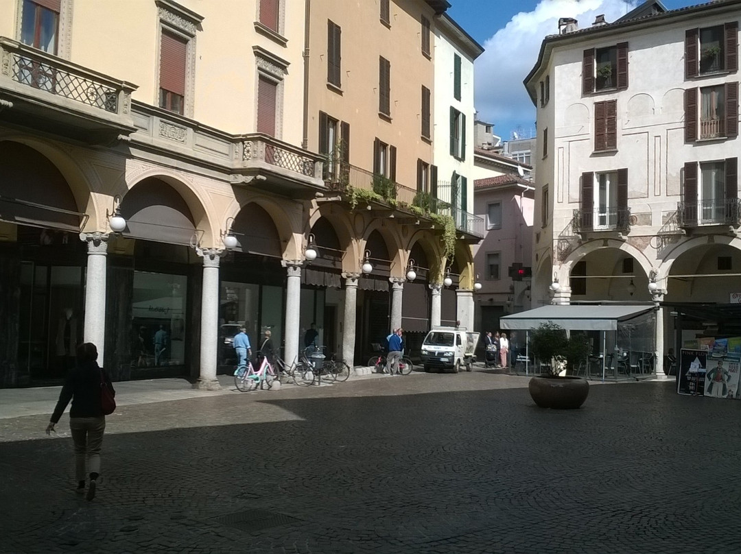 Piazza delle Erbe-诺瓦拉必去景点