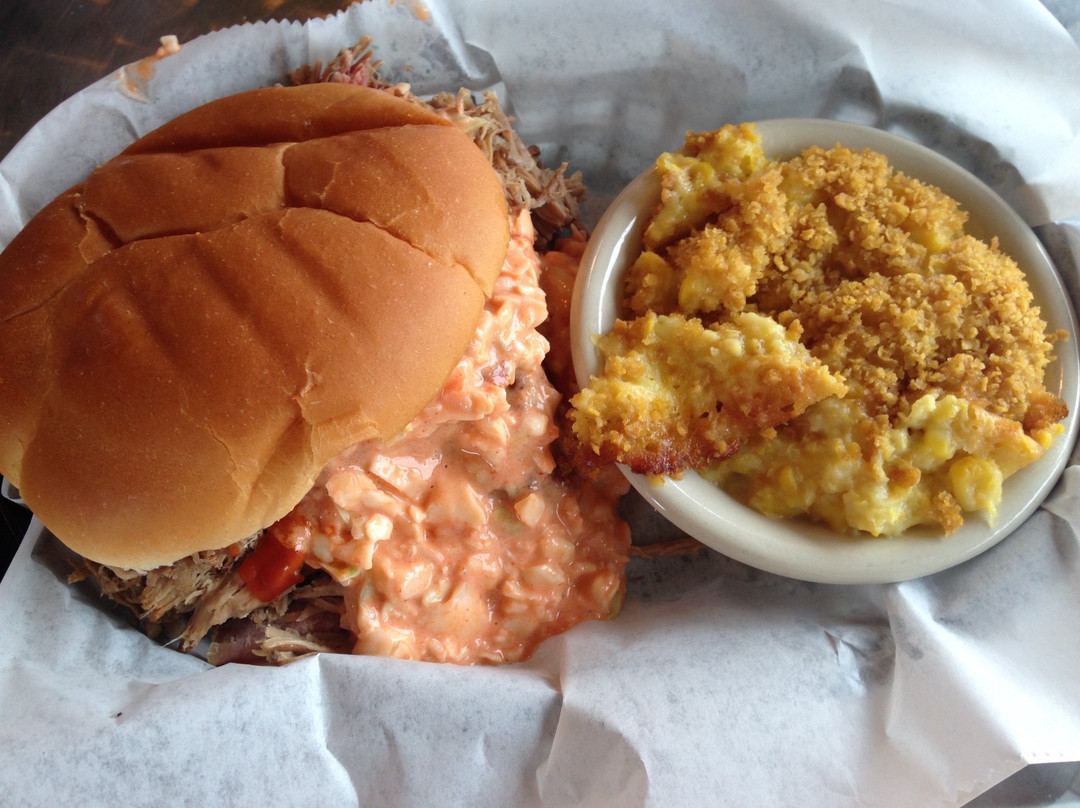 Arthur餐馆和美食-Haymaker Farms Restaurant