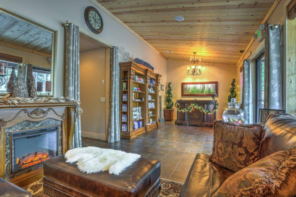 Altitudes Massage-大熊湖必去景点