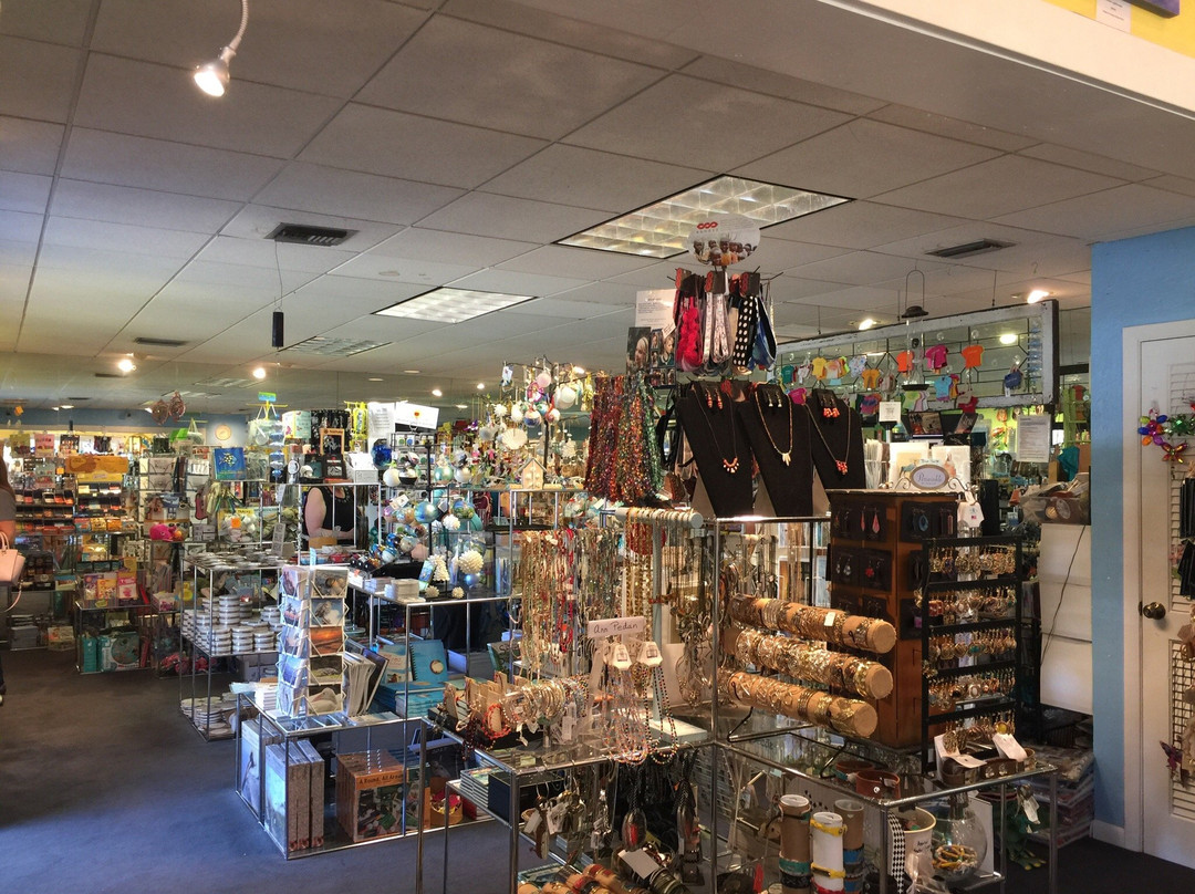 Suncatchers'  Dream Gift Shop-萨尼贝尔岛必去景点