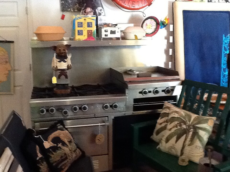 Pineapple Marketplace-安娜玛丽亚岛必去景点