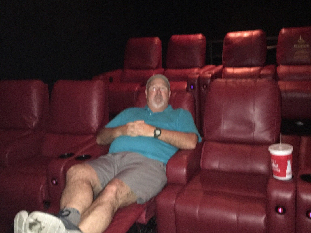 AMC Loews Newport Centre 11景点图片