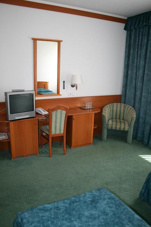 Park Hotel Es Rendezveny Centrum Babolna主图