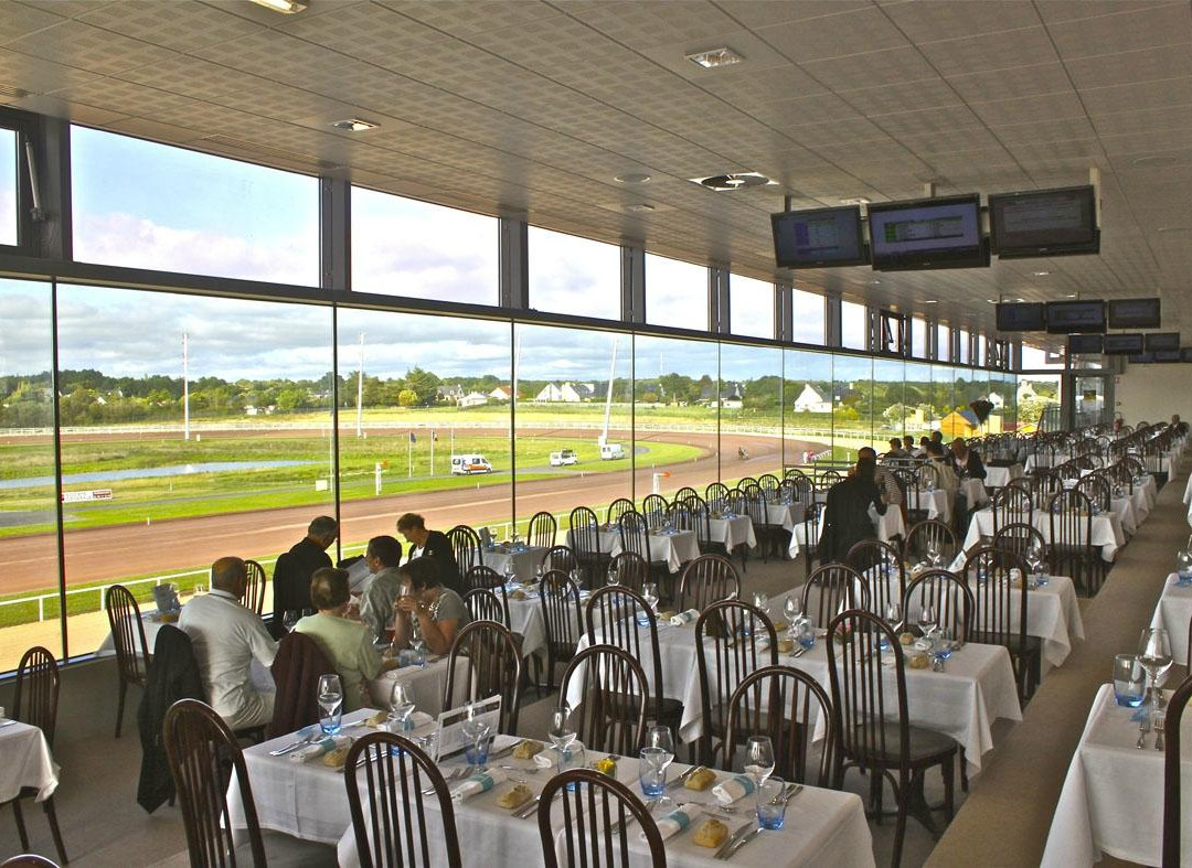 Racing Society of Côte d'Amour-波尼歇必去景点