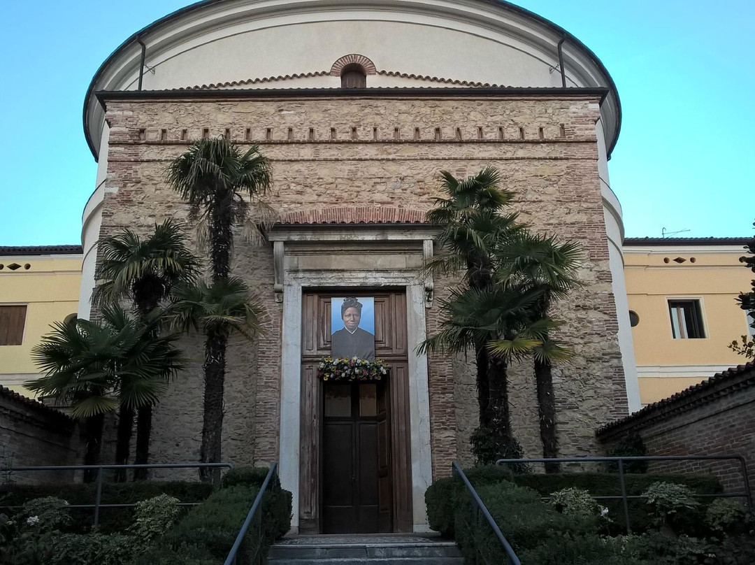 Chiesa della Sacra Famiglia-斯基奥必去景点