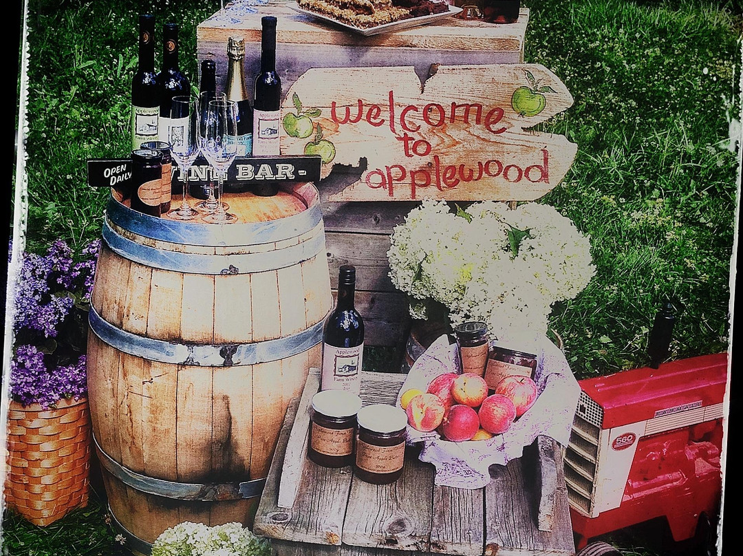 Applewood Farm景点图片