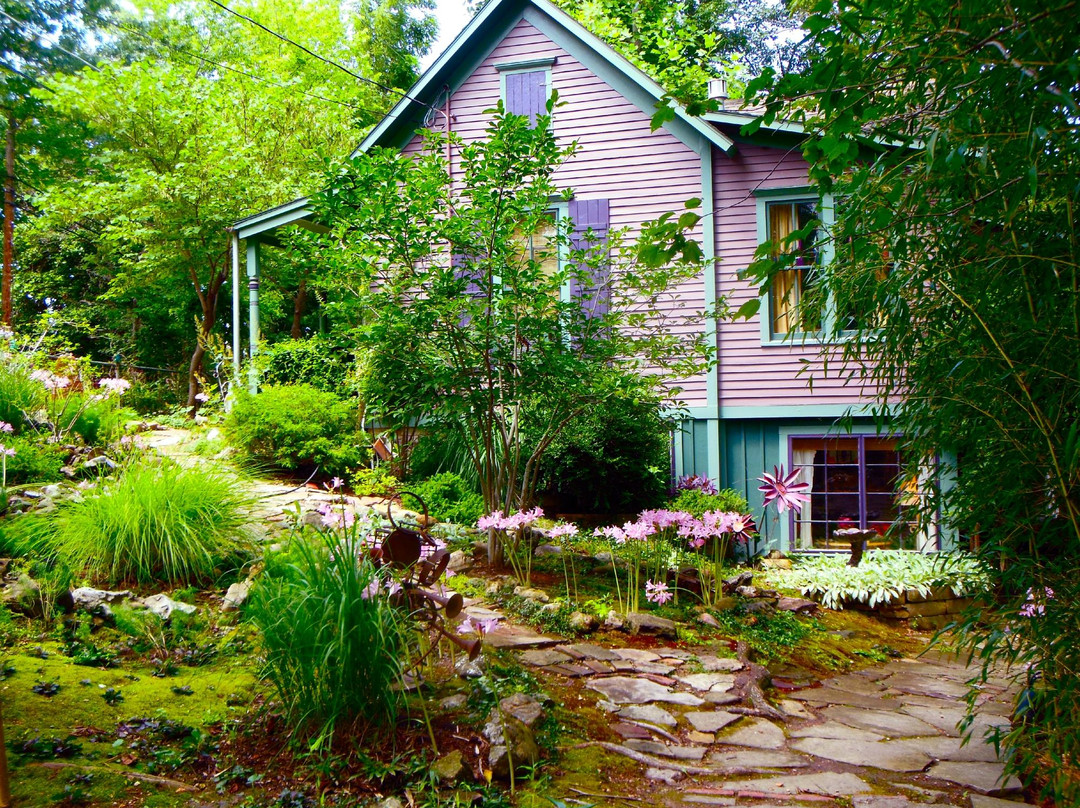 Belladonna Cottage主图