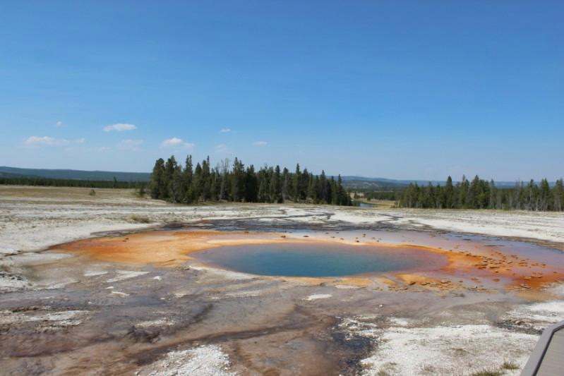 中途喷泉盆地-黄石国家公园必去景点