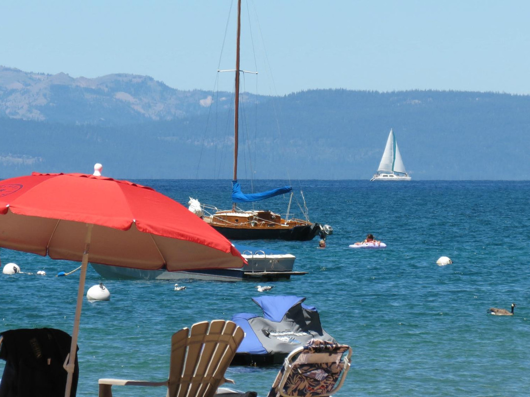 Round Hill Pines Beach and Marina-Zephyr Cove必去景点