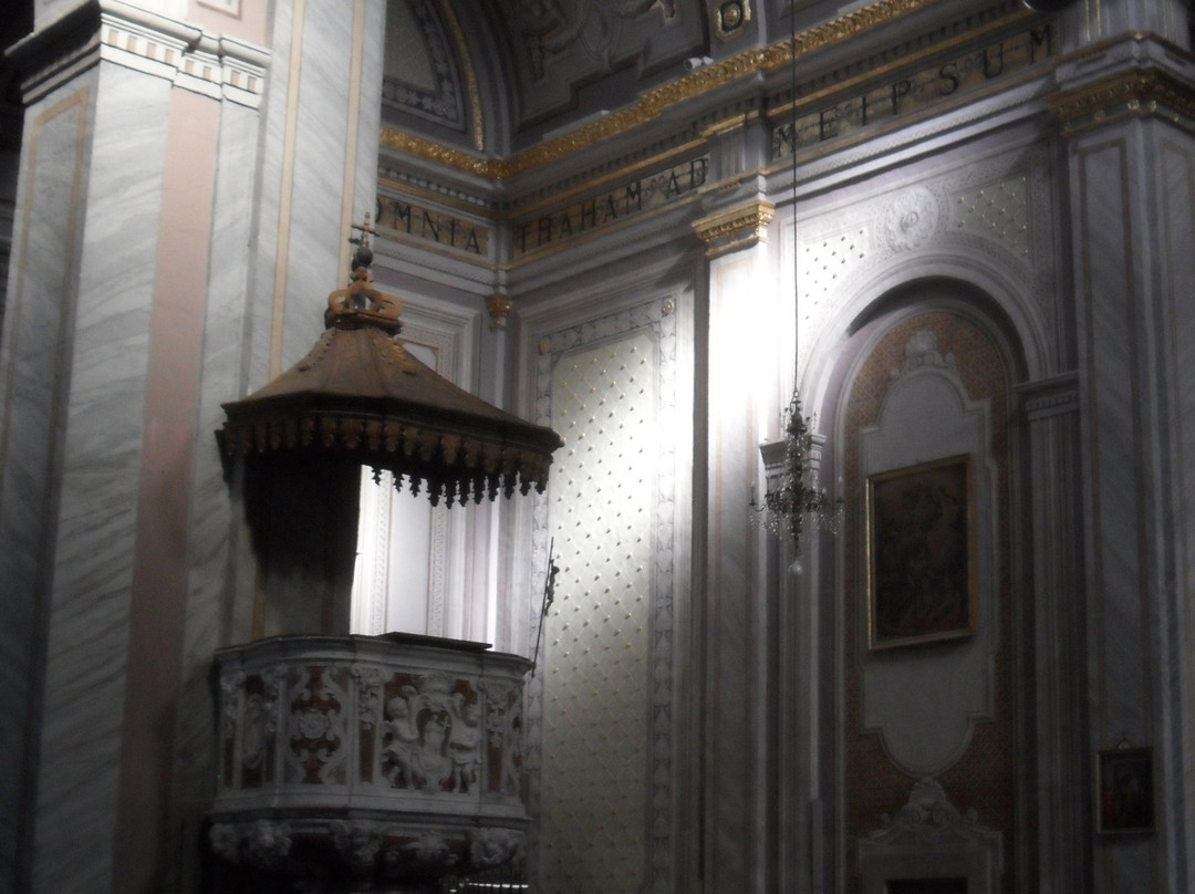 Basilica Pontificia Minore di Sant'Elena Imperatrice-夸尔图－圣埃莱娜必去景点