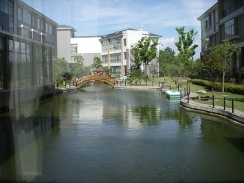 朱家角皇家郁金香花园酒店主图