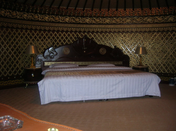 草原城民族大酒店主图