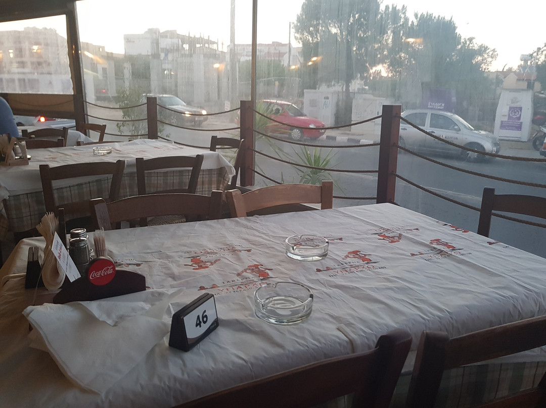 Latsia餐馆和美食-Taverna Yparcho