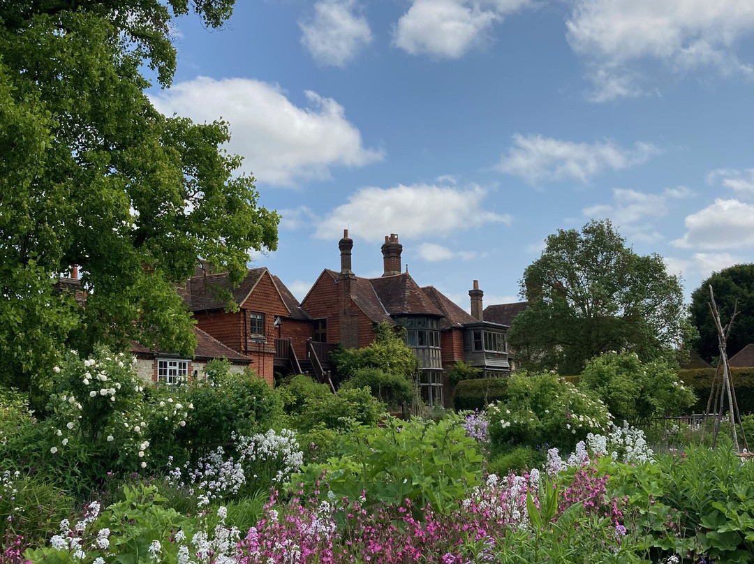 Gilbert White's House & Gardens景点图片