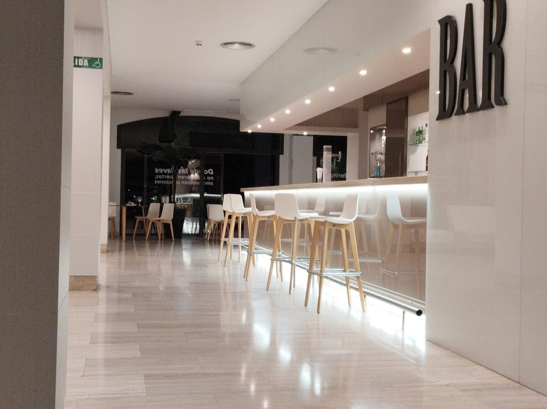 孔佛雷特尔酒店主图