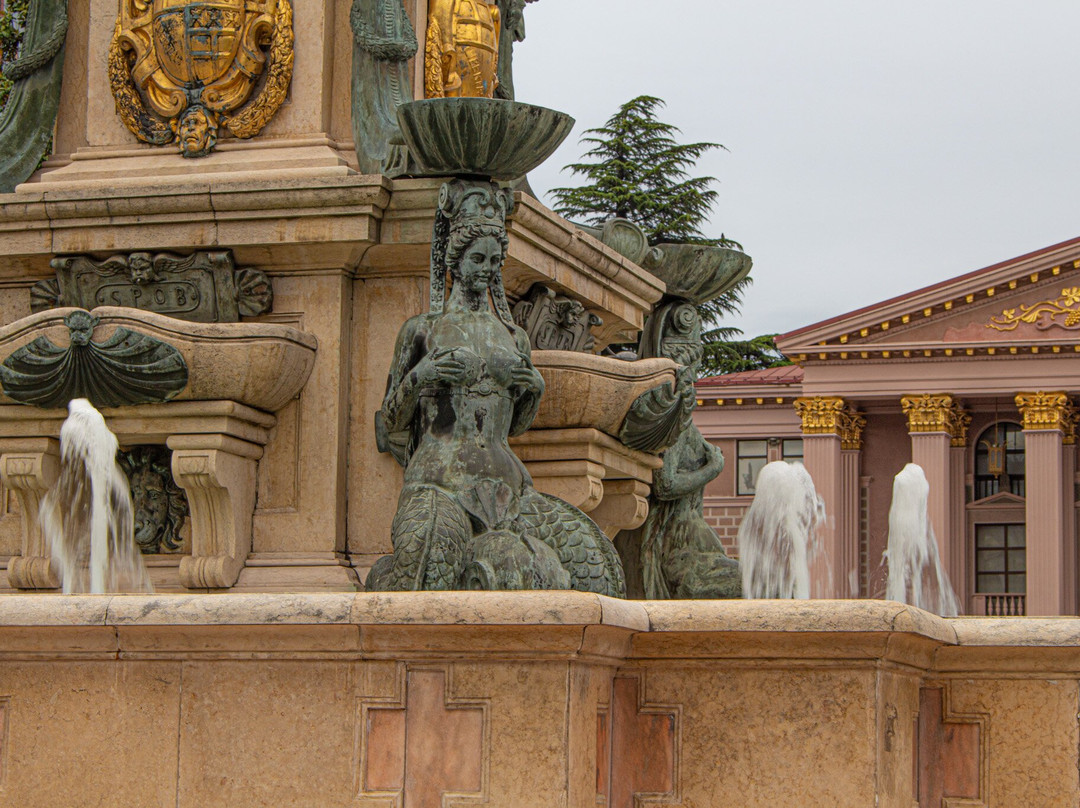 Neptune Fountain-巴统必去景点