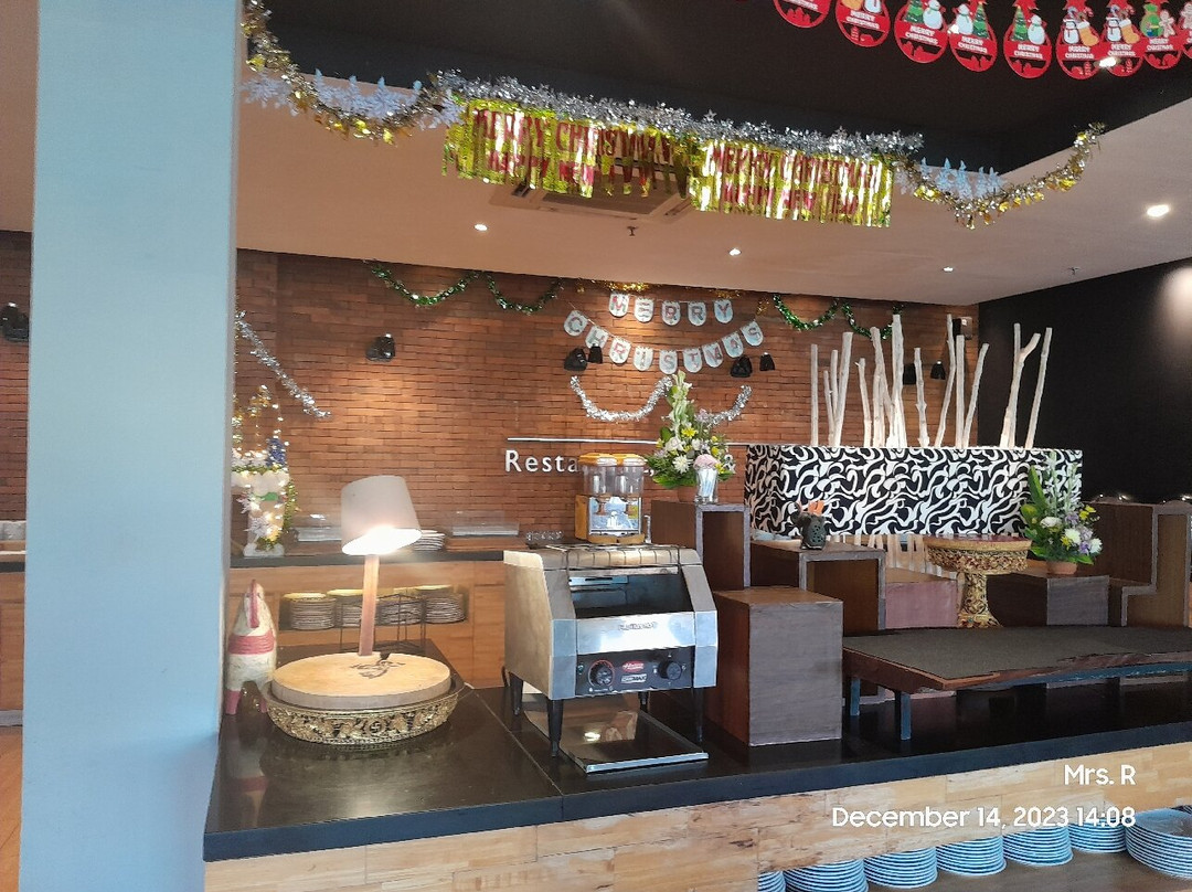 登巴萨金色郁金香基本酒店主图