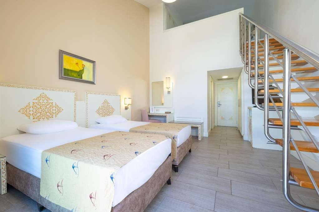 Crystal Hotels Admiral Resort Suites Spa主图