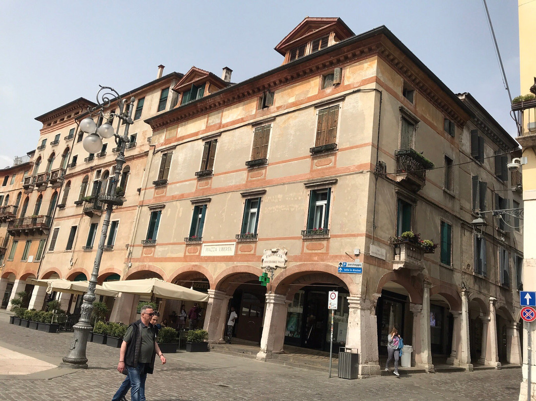 Piazza Libertà景点图片