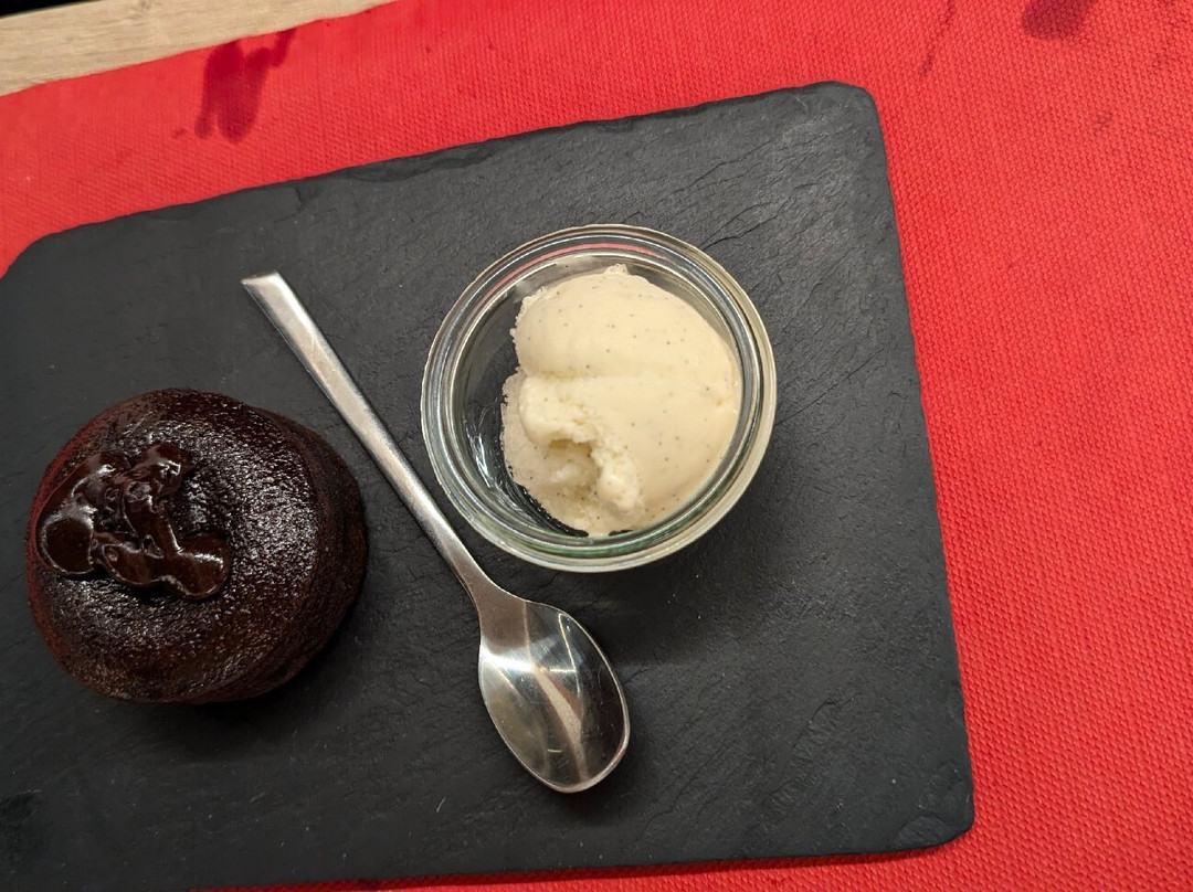 小木屋酒店主图