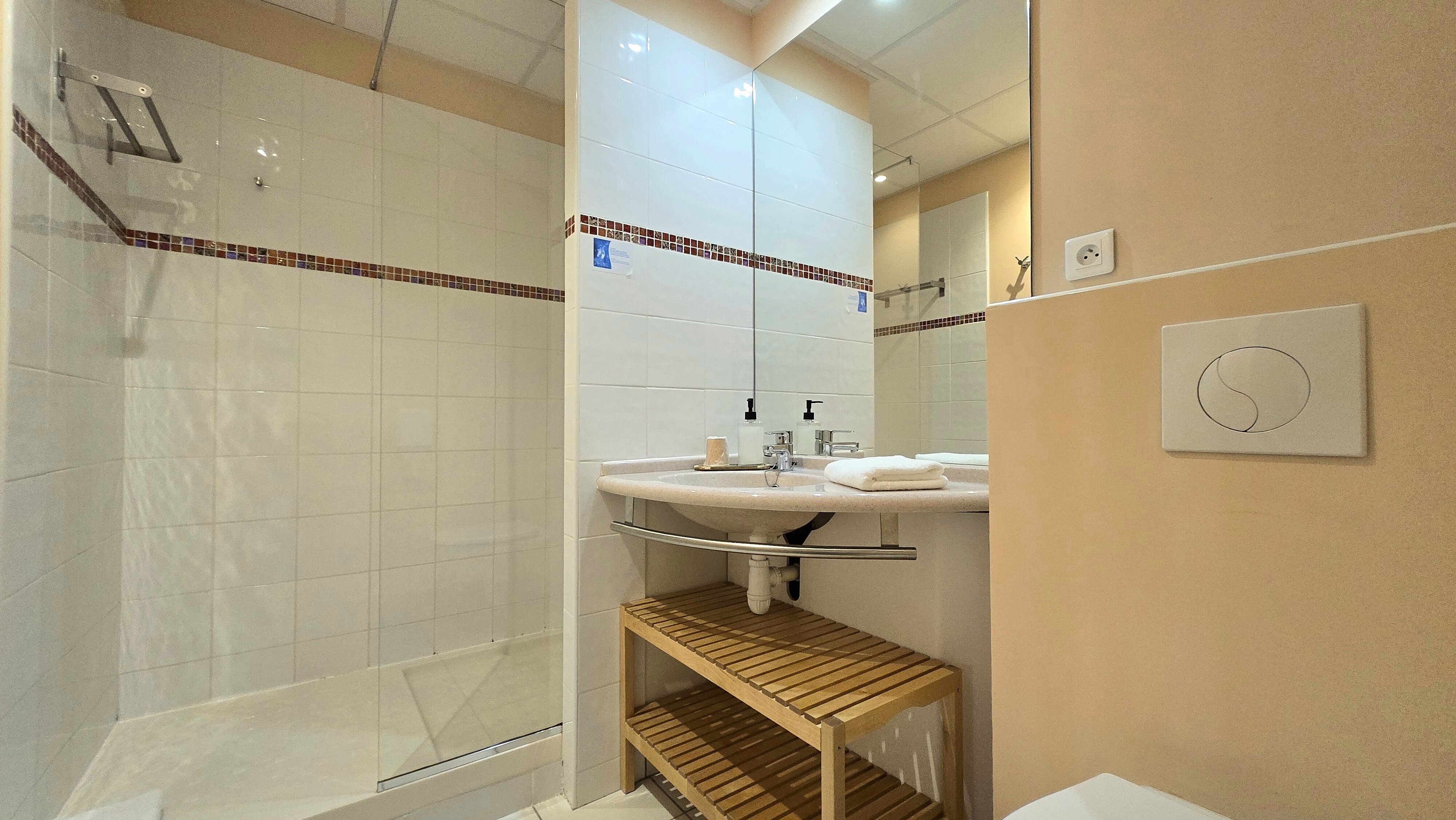 Hôtel Le Saint Geniès Uzès-浴室