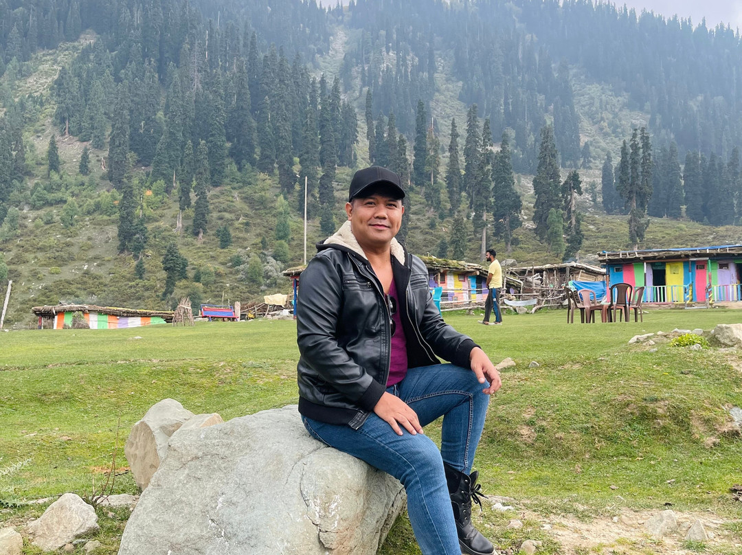 Kashmir Downtown Travels-斯利那加必去景点