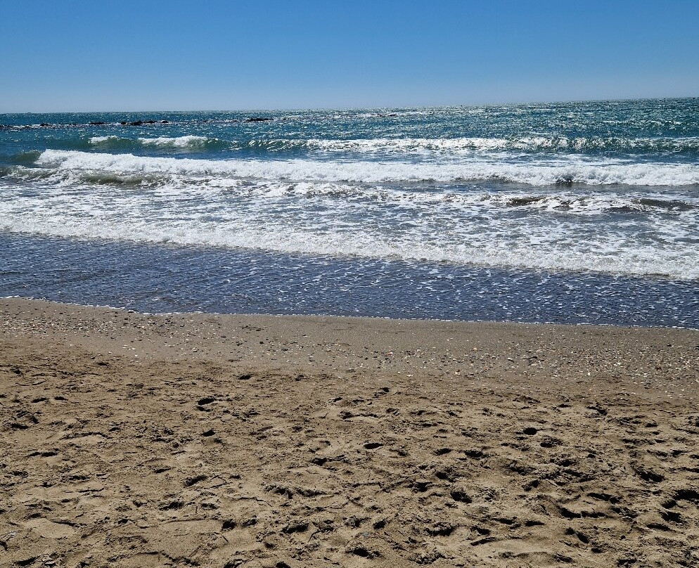 La Perla Beach景点图片