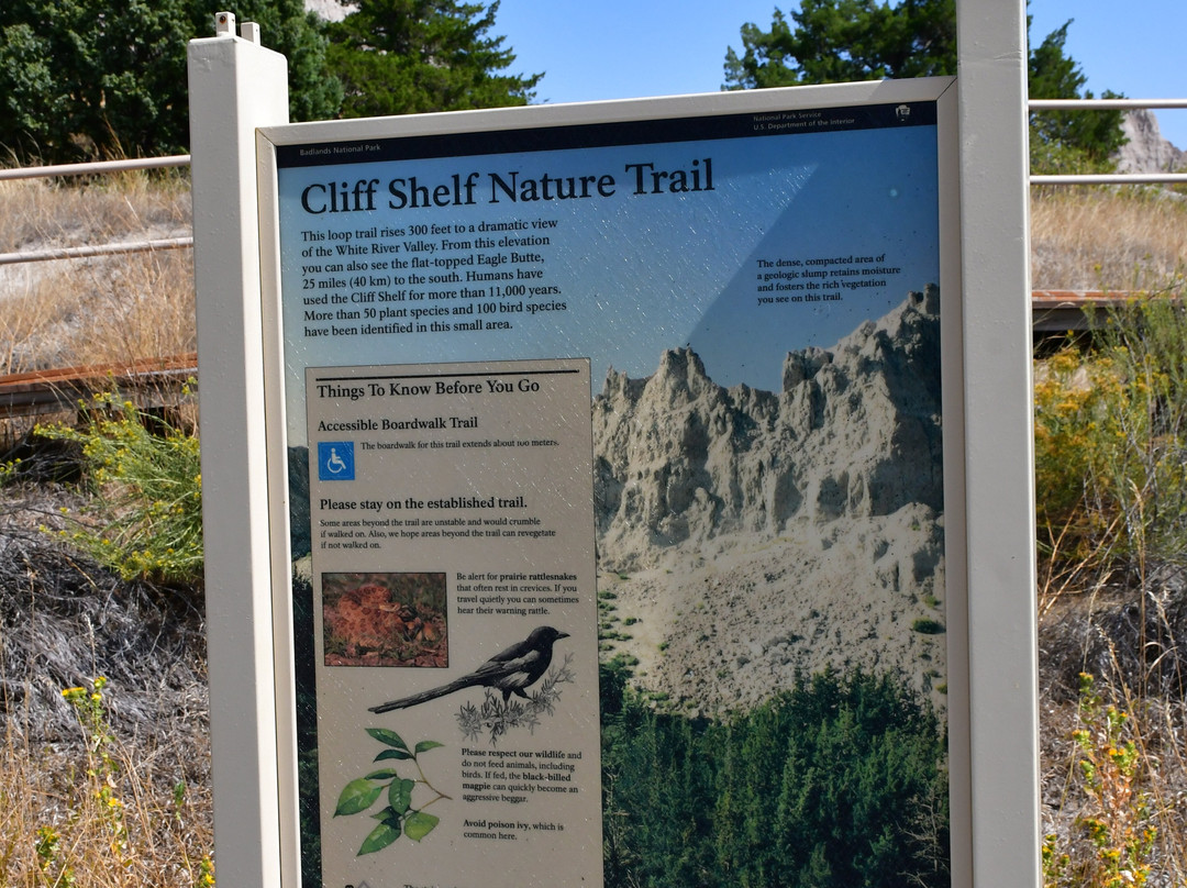 Cliff Shelf Nature Trail景点图片
