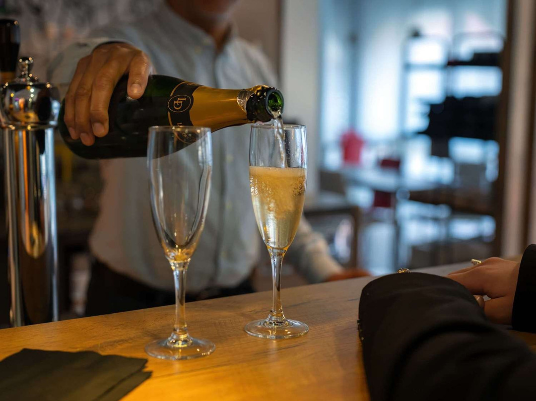 宜必思埃佩尔奈市中心酒店主图