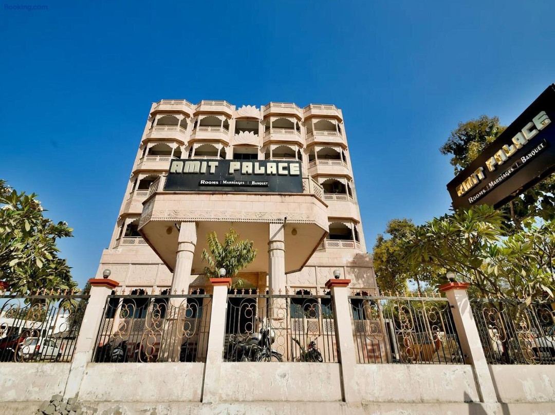 Capital O 48457 Amit Palace