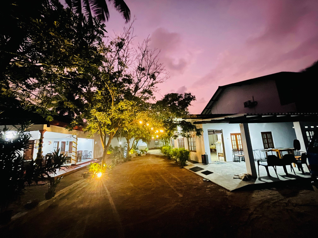 Aliya Aliya Hikkaduwa