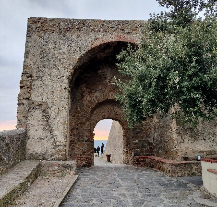 Fortezza Medievale-佩斯卡亚堡必去景点