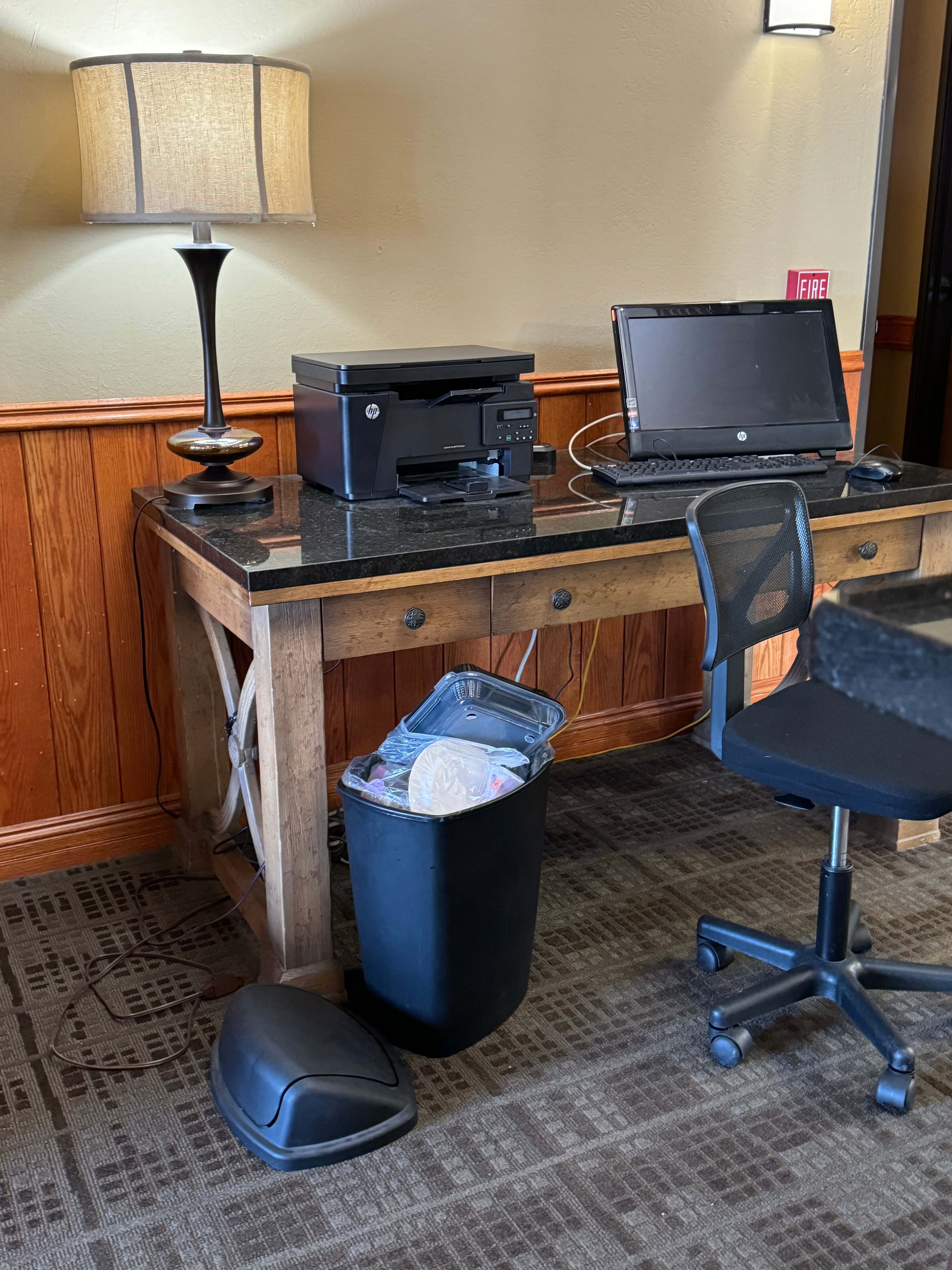 AmericInn by Wyndham Baldwin-浴室