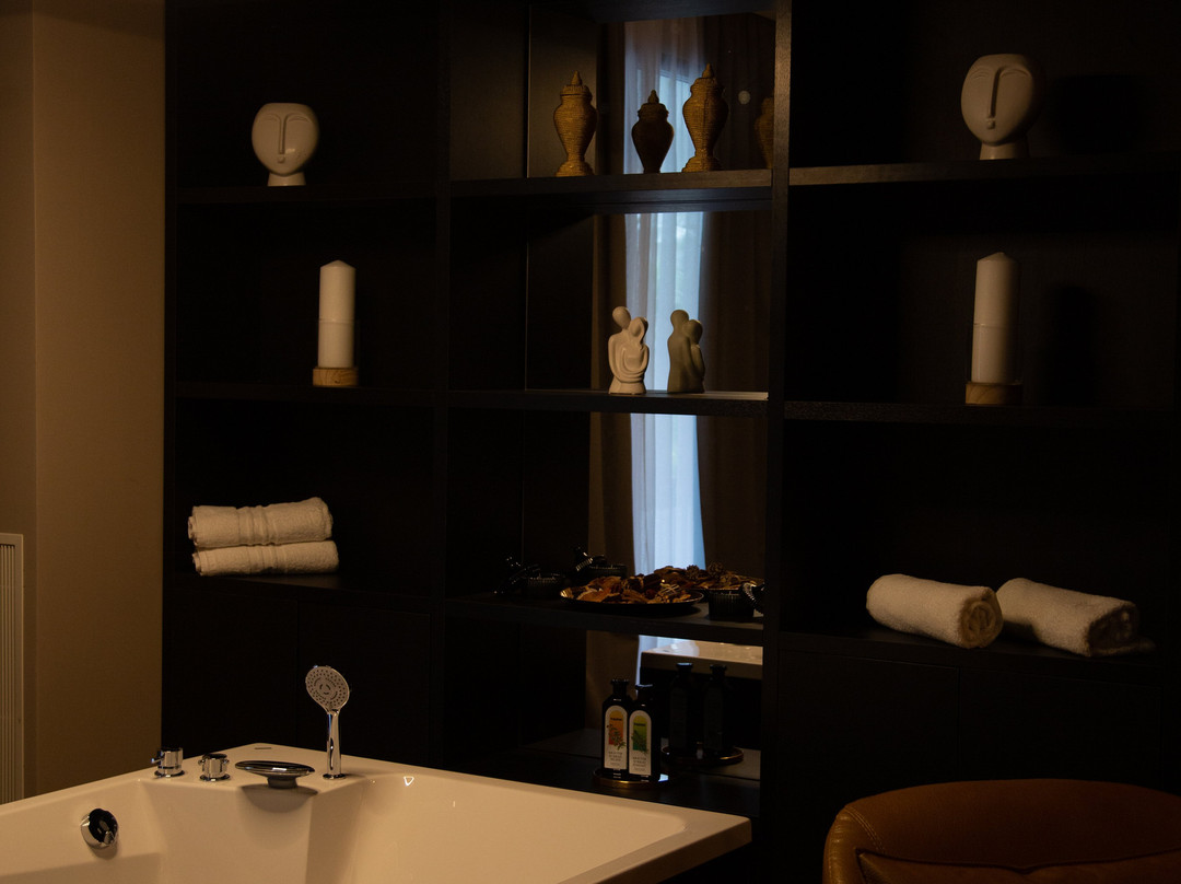 White Hill Hotel主图