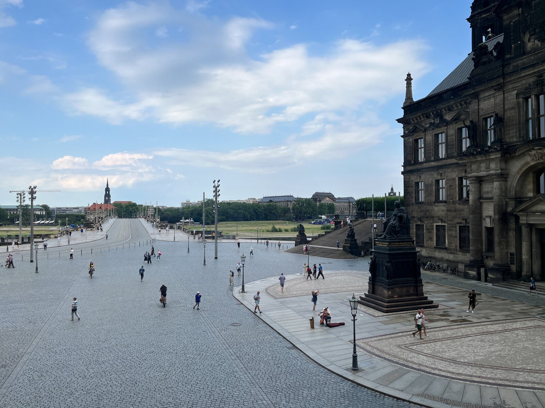 Schlossplatz-德累斯顿必去景点