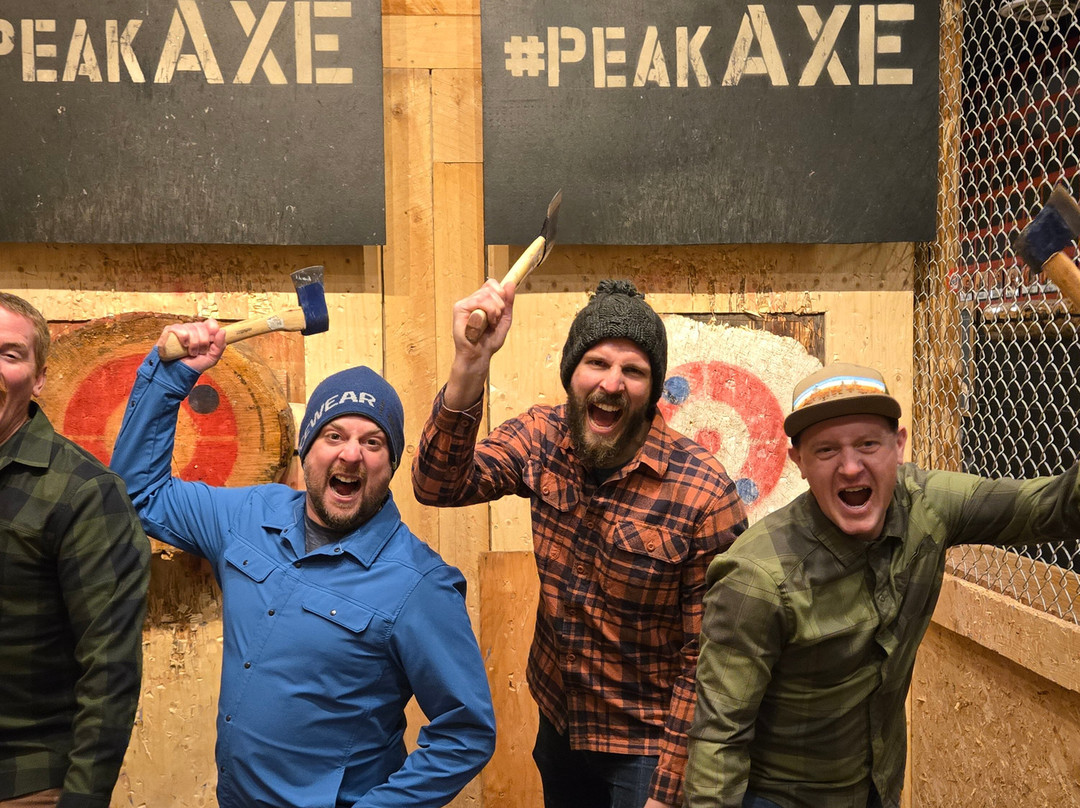 Peak Axe Throwing-雷夫尔斯托克必去景点