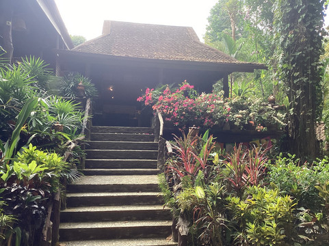 艺术河景旅馆主图