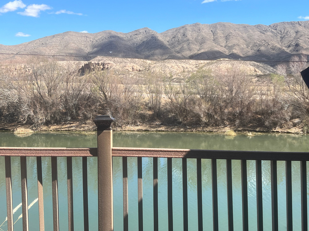 Riverbend Hot Springs主图