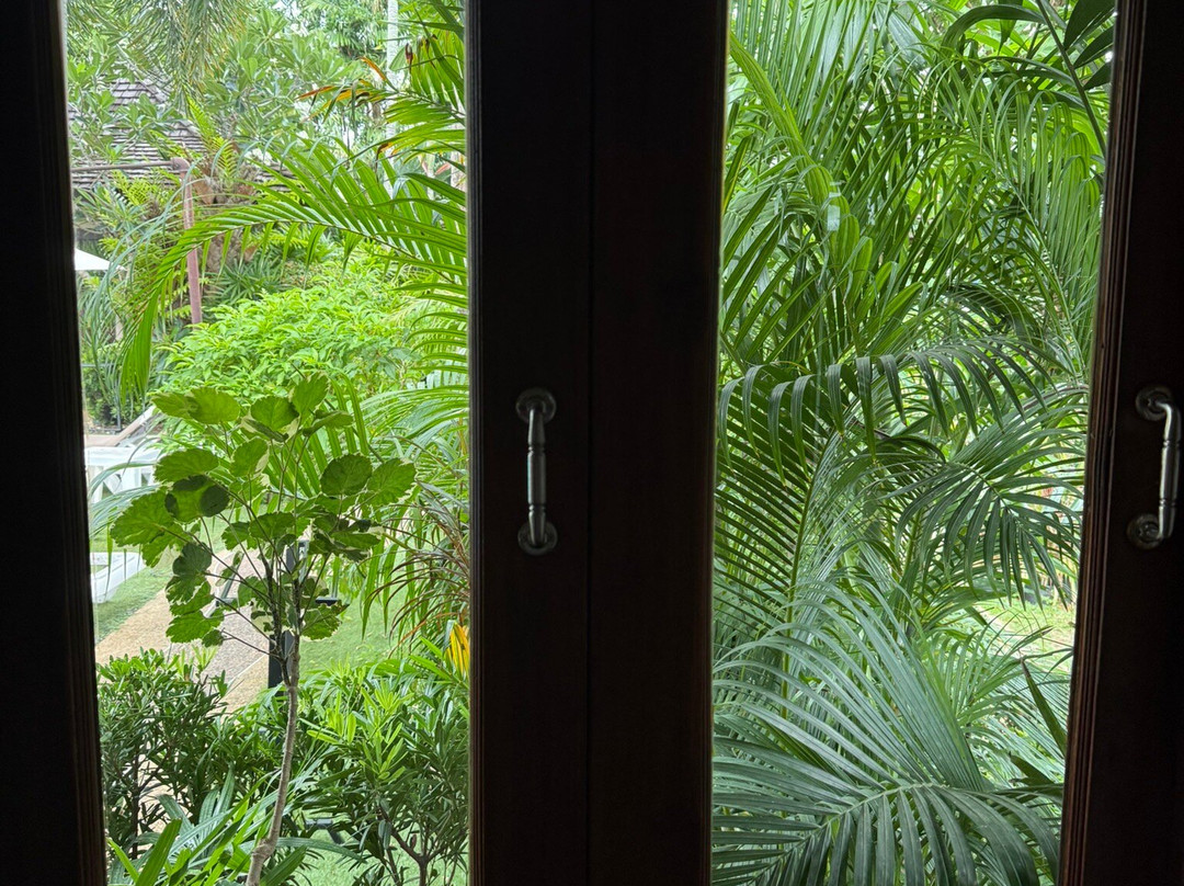 谭排别墅酒店主图